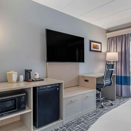 Comfort Inn Hyannis - Cape Cod Exterior photo