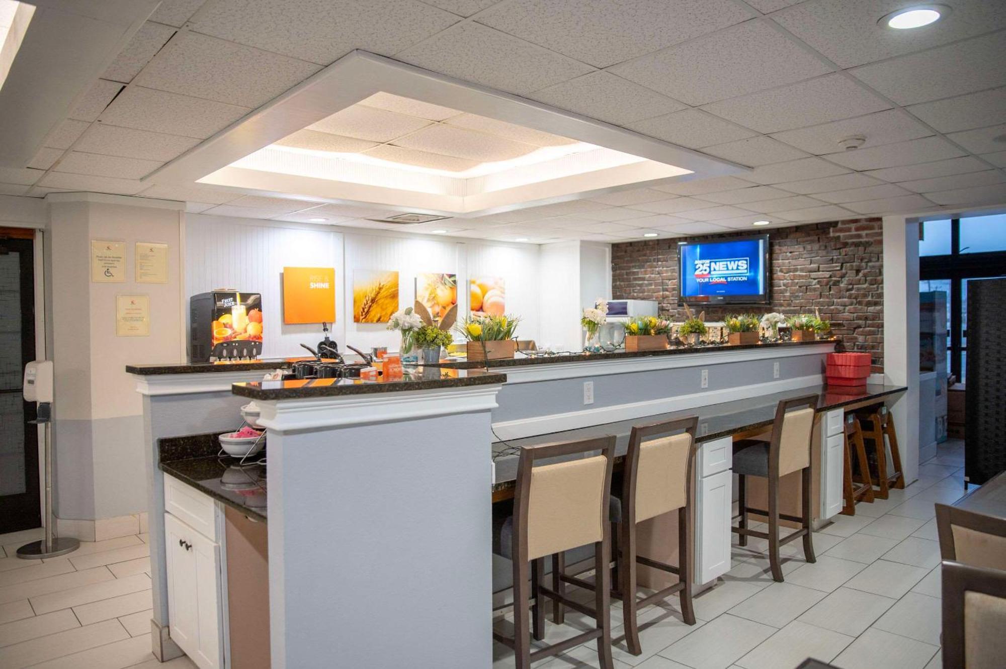 Comfort Inn Hyannis - Cape Cod Exterior photo